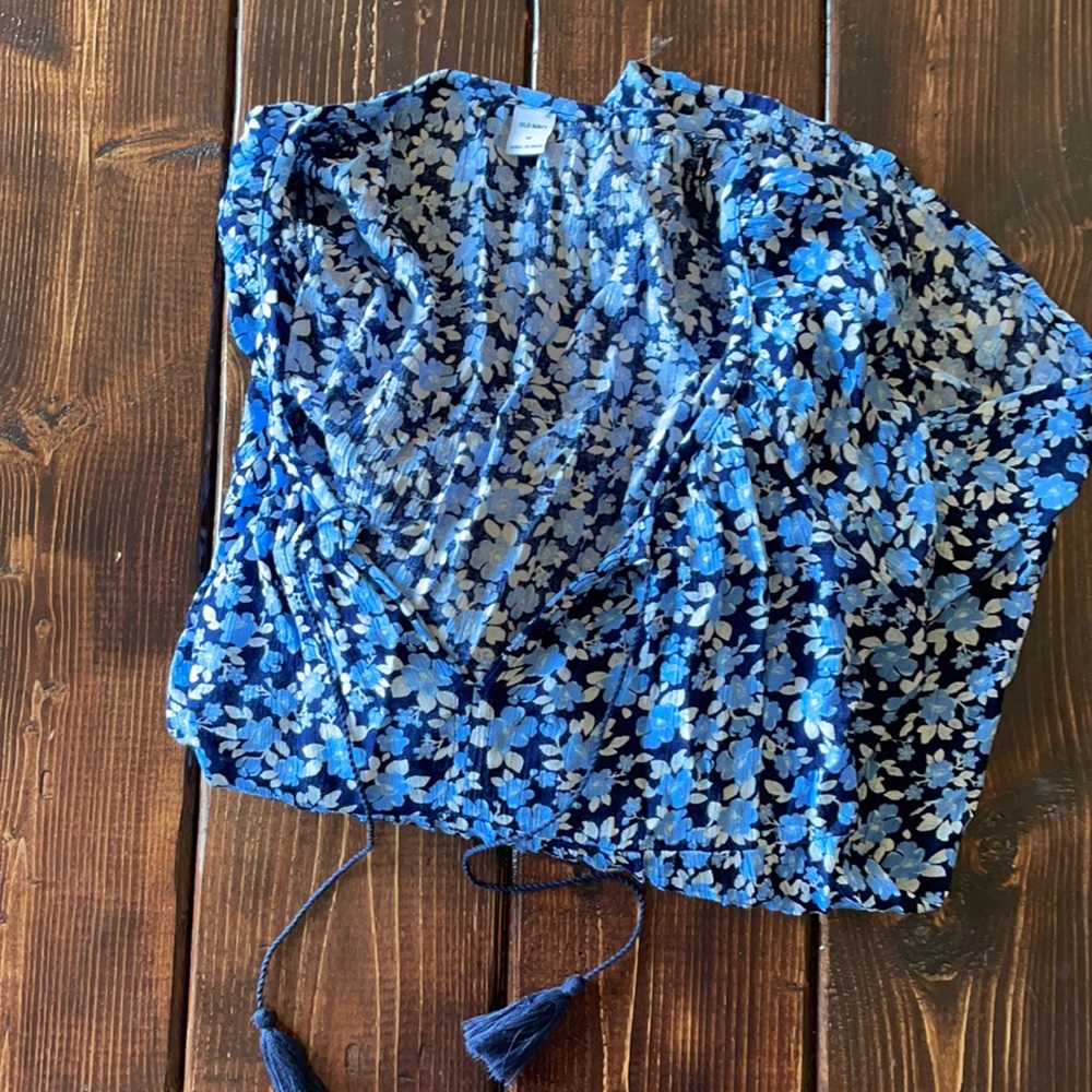 Old Navy blue floral shirt, light weight, size medium